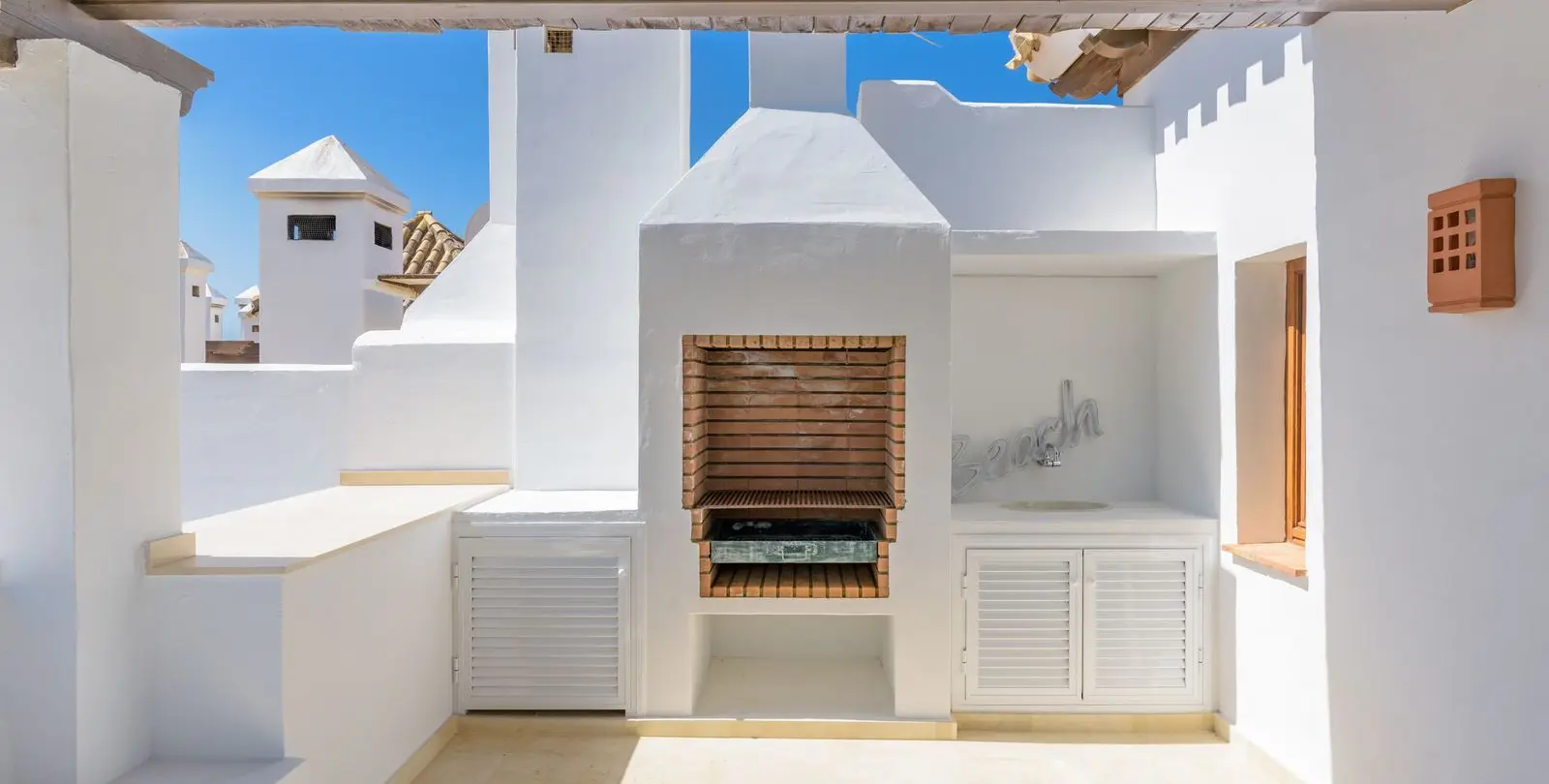 Sale of townhouse in El Paraiso 42