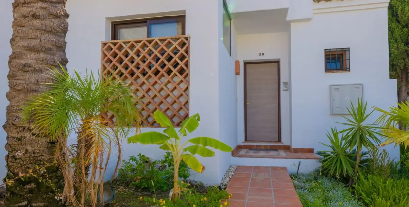 Sale of townhouse in El Paraiso 51