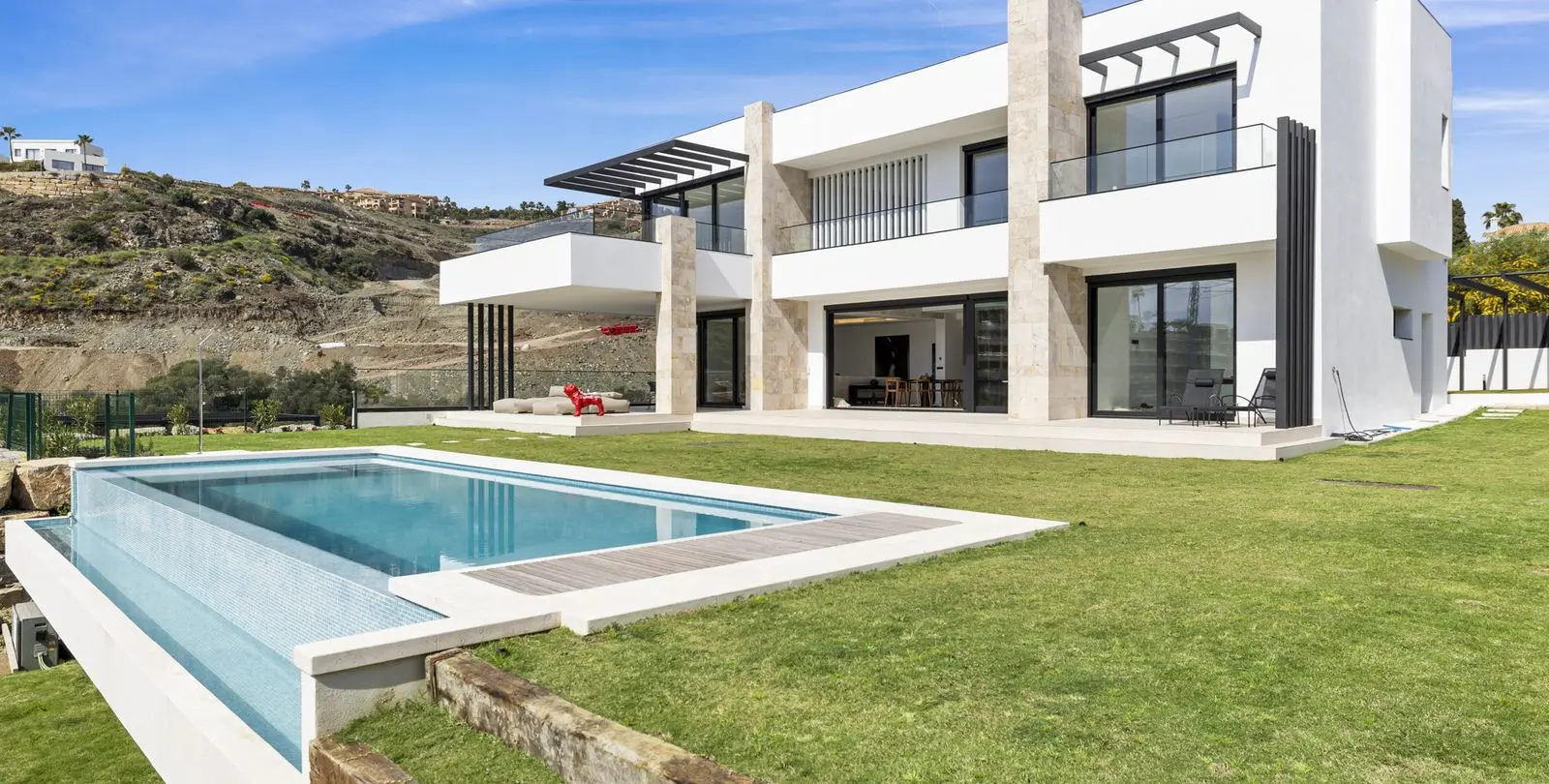 Sale of detached villa in Benahavís 1