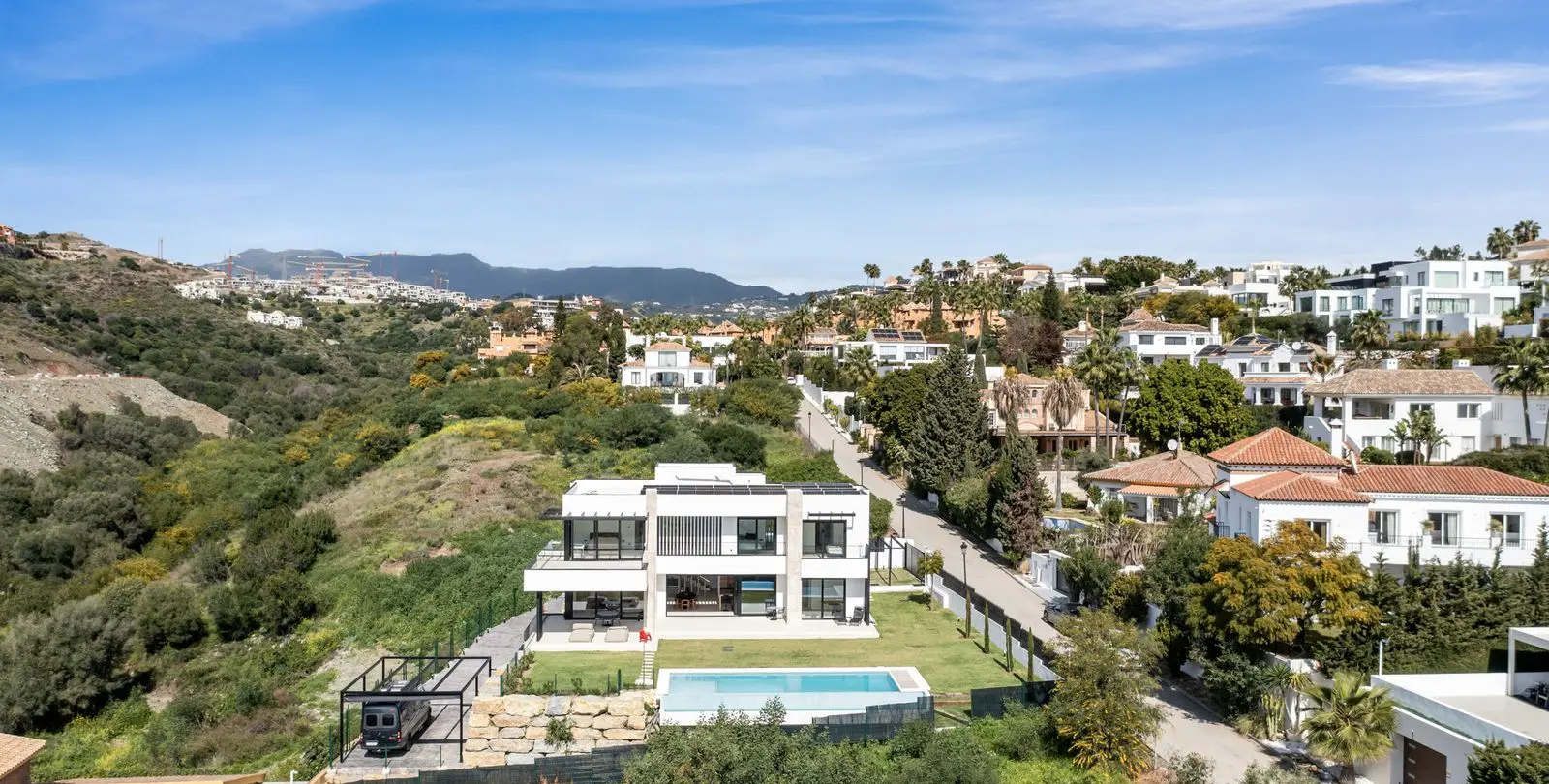 Sale of detached villa in Benahavís 46