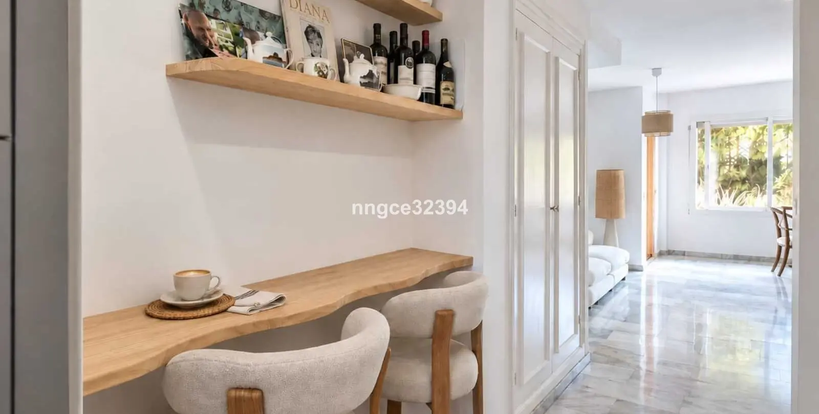 Venta de apartamento en planta media en New Golden Mile 1