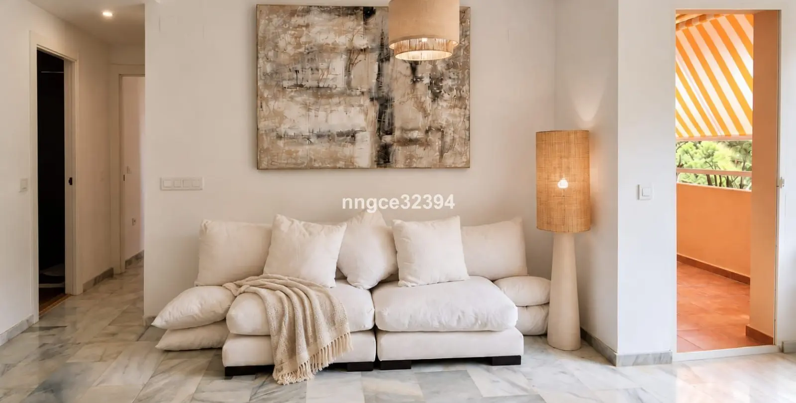 Venta de apartamento en planta media en New Golden Mile 3