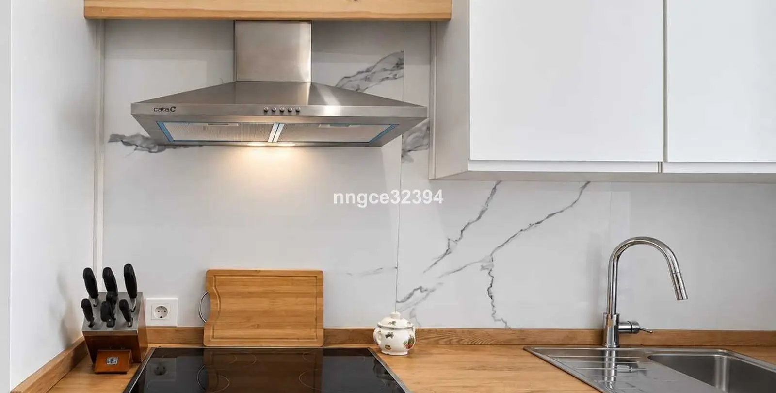 Venta de apartamento en planta media en New Golden Mile 4