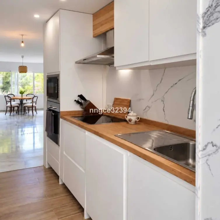 Venta de apartamento en planta media en New Golden Mile