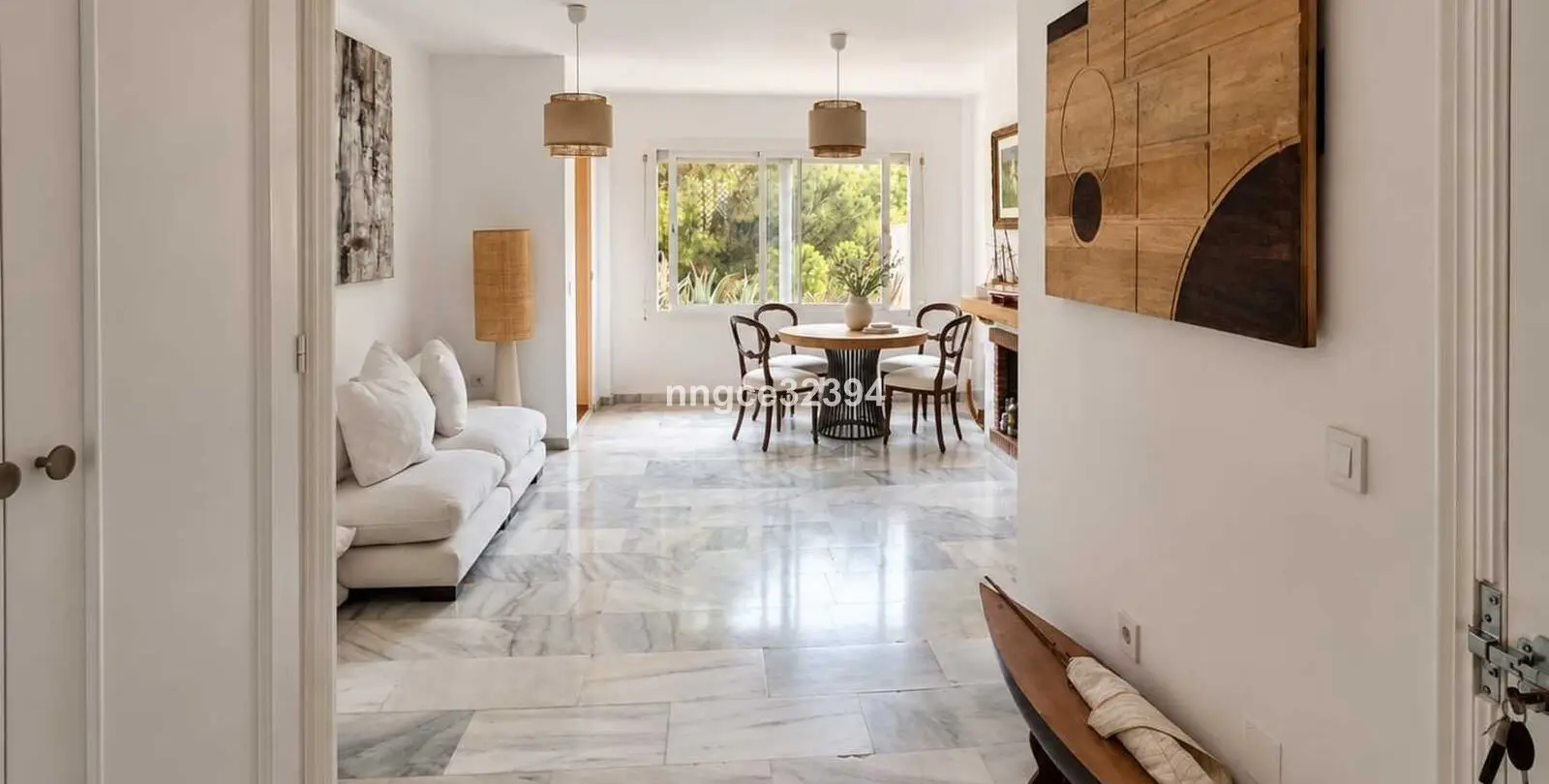 Venta de apartamento en planta media en New Golden Mile 10