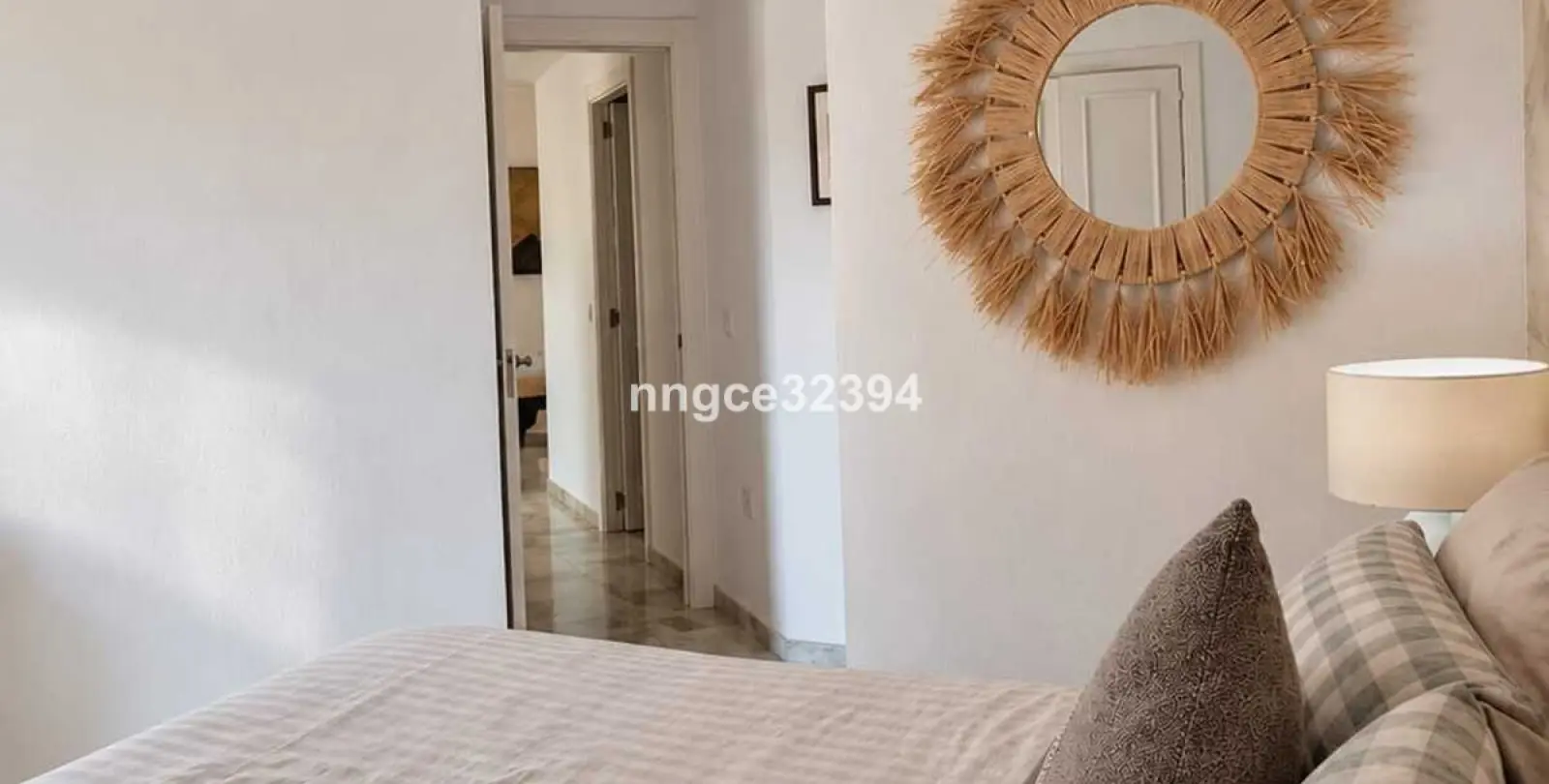 Venta de apartamento en planta media en New Golden Mile 15