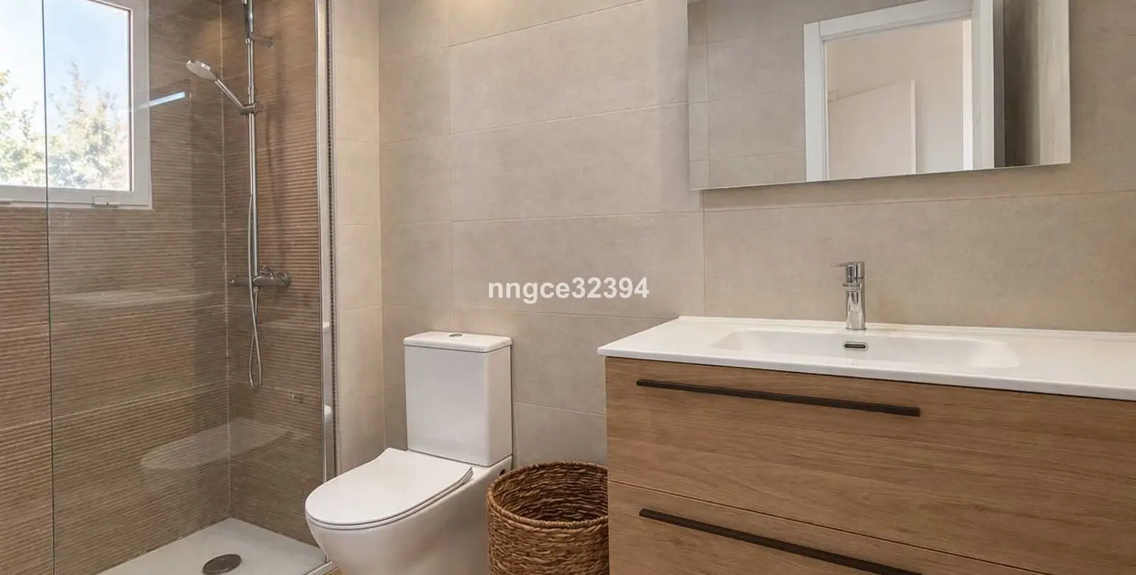 Venta de apartamento en planta media en New Golden Mile 19