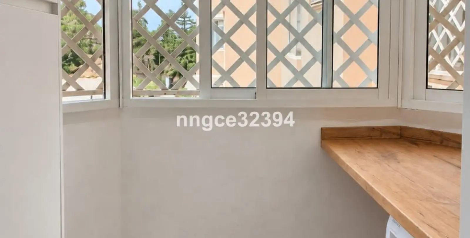 Venta de apartamento en planta media en New Golden Mile 27