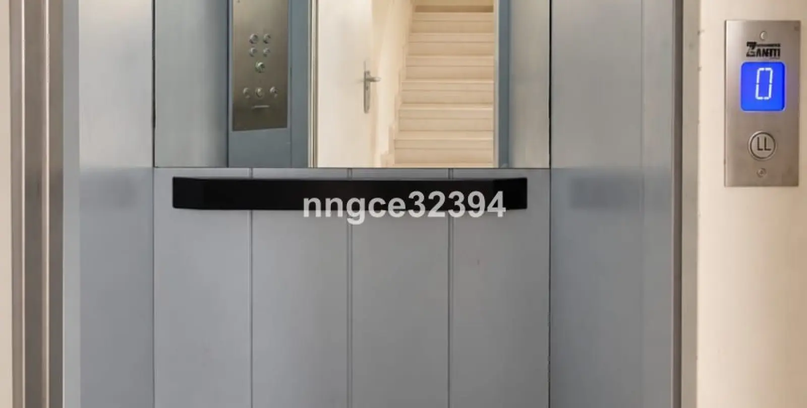 Venta de apartamento en planta media en New Golden Mile 29