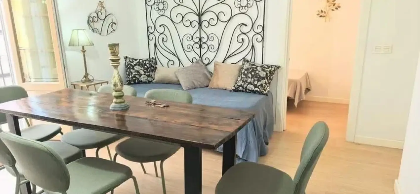 Sale of middle floor apartment in Málaga 0