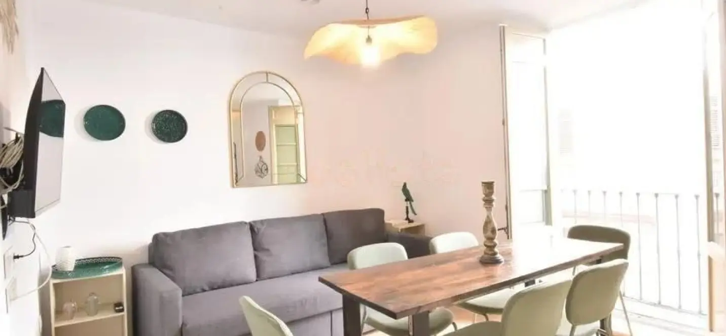 Sale of middle floor apartment in Málaga 1