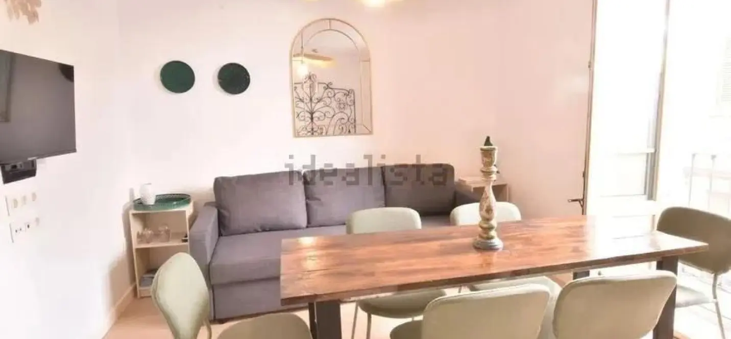 Sale of middle floor apartment in Málaga 2