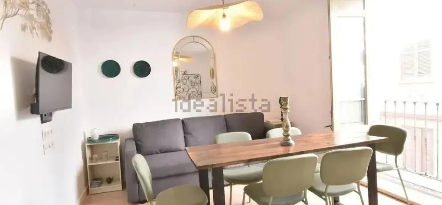 Sale of middle floor apartment in Málaga 3