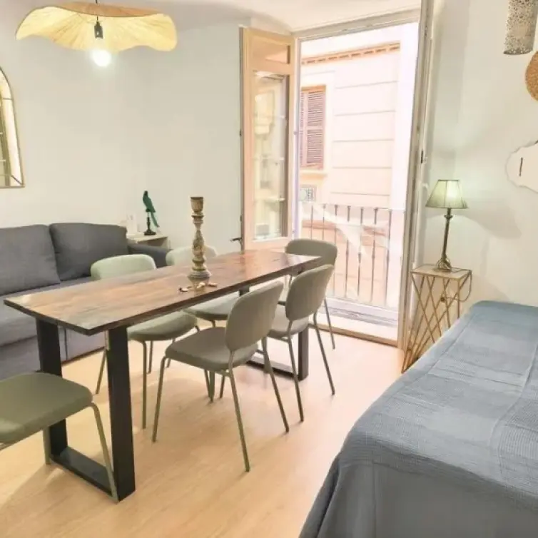 Sale of middle floor apartment in Málaga