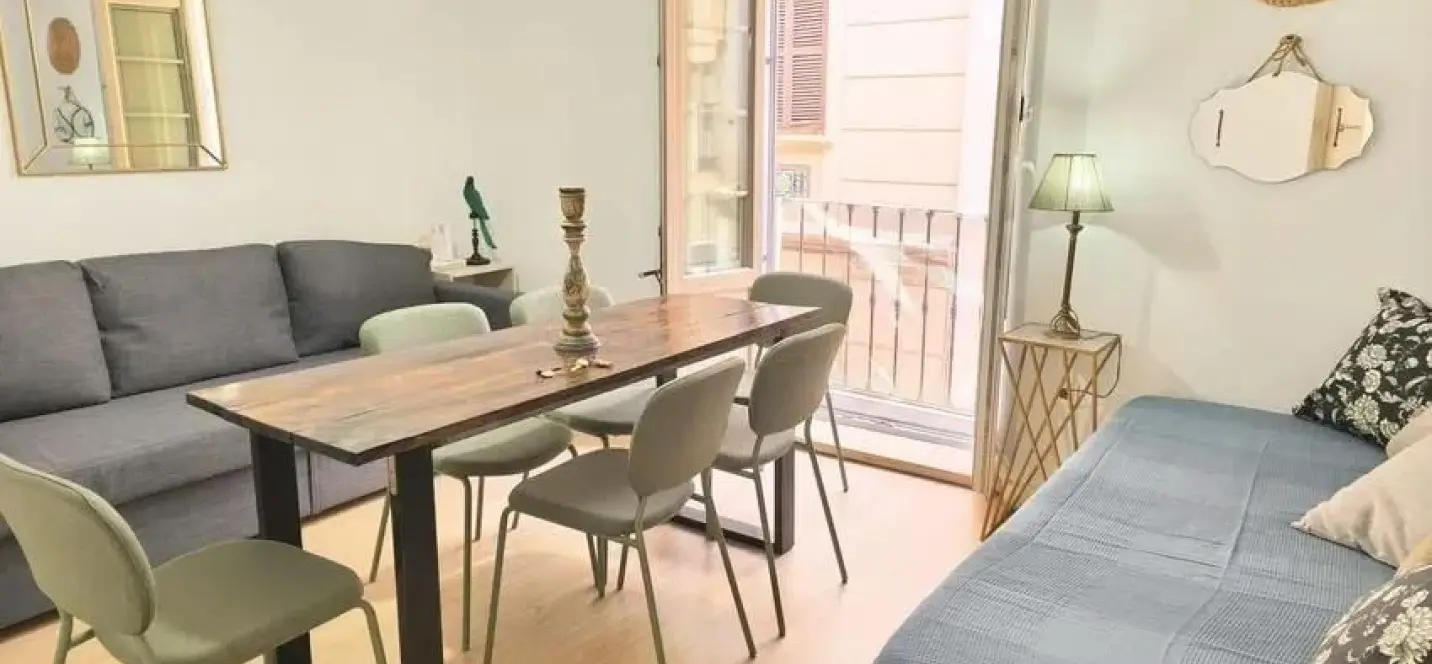 Sale of middle floor apartment in Málaga 4