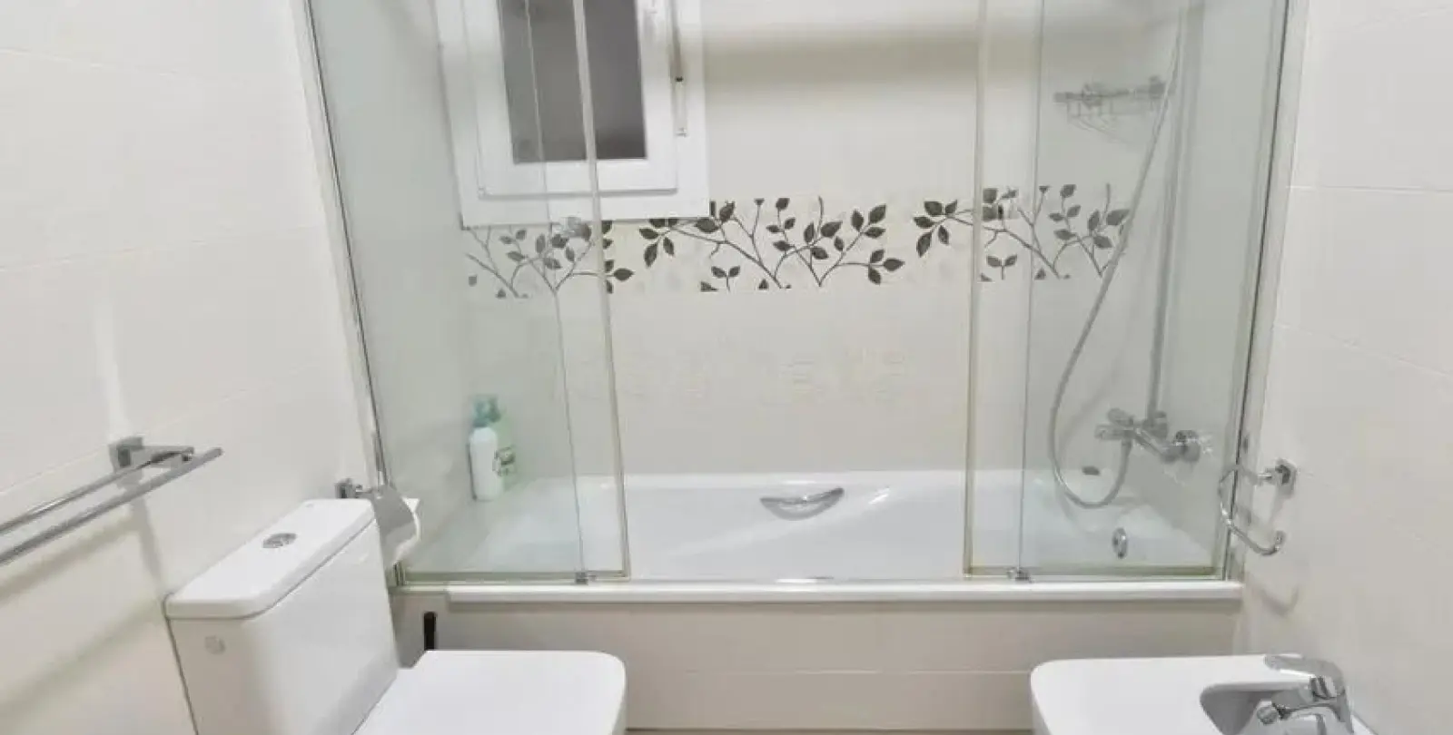 Sale of middle floor apartment in Málaga 17