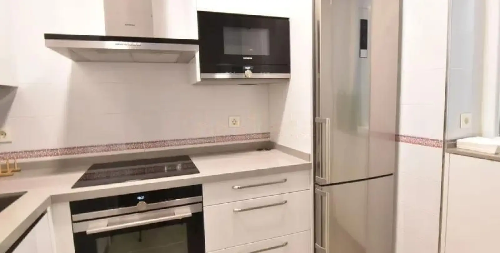 Sale of middle floor apartment in Málaga 20