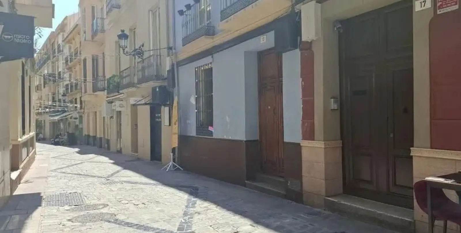 Sale of middle floor apartment in Málaga 24