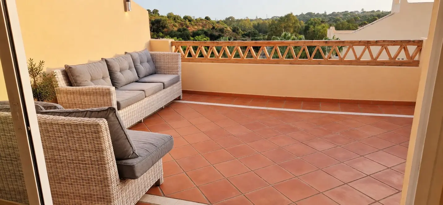Venta de apartamento en planta media en Elviria 0