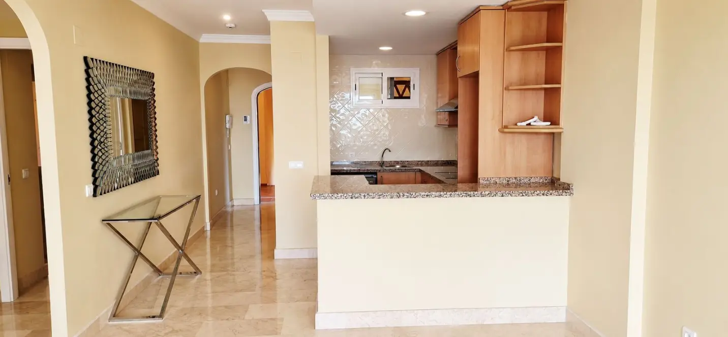 Venta de apartamento en planta media en Elviria 4