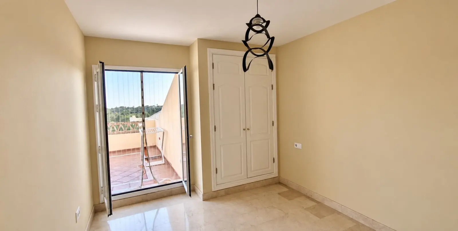 Venta de apartamento en planta media en Elviria 7