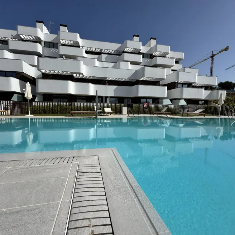Продажа апартаментов на среднем этаже в Estepona