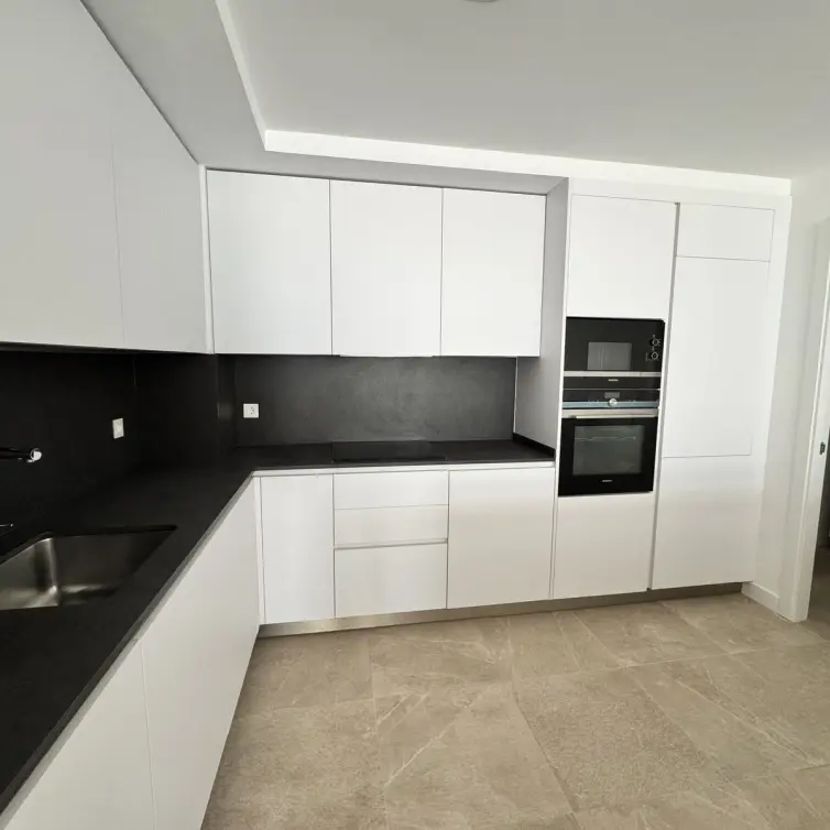 Продажа апартаментов на среднем этаже в Estepona