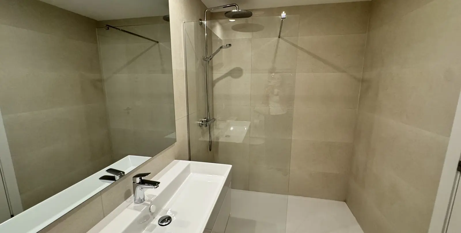 Продажа апартаментов на среднем этаже в Estepona 16