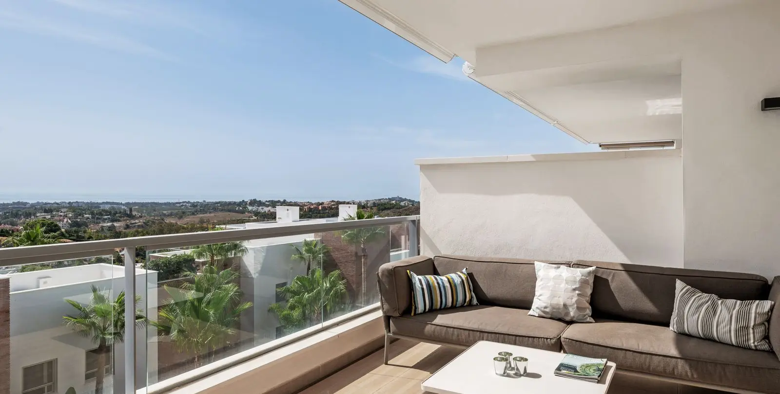 Venta de apartamento en planta media en Benahavís 6