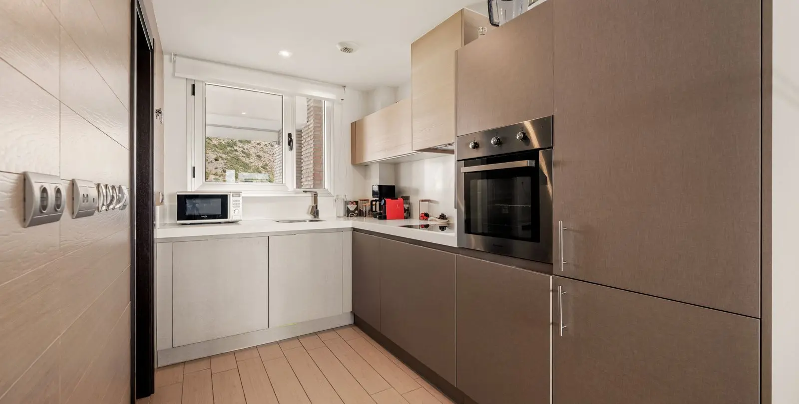 Venta de apartamento en planta media en Benahavís 16