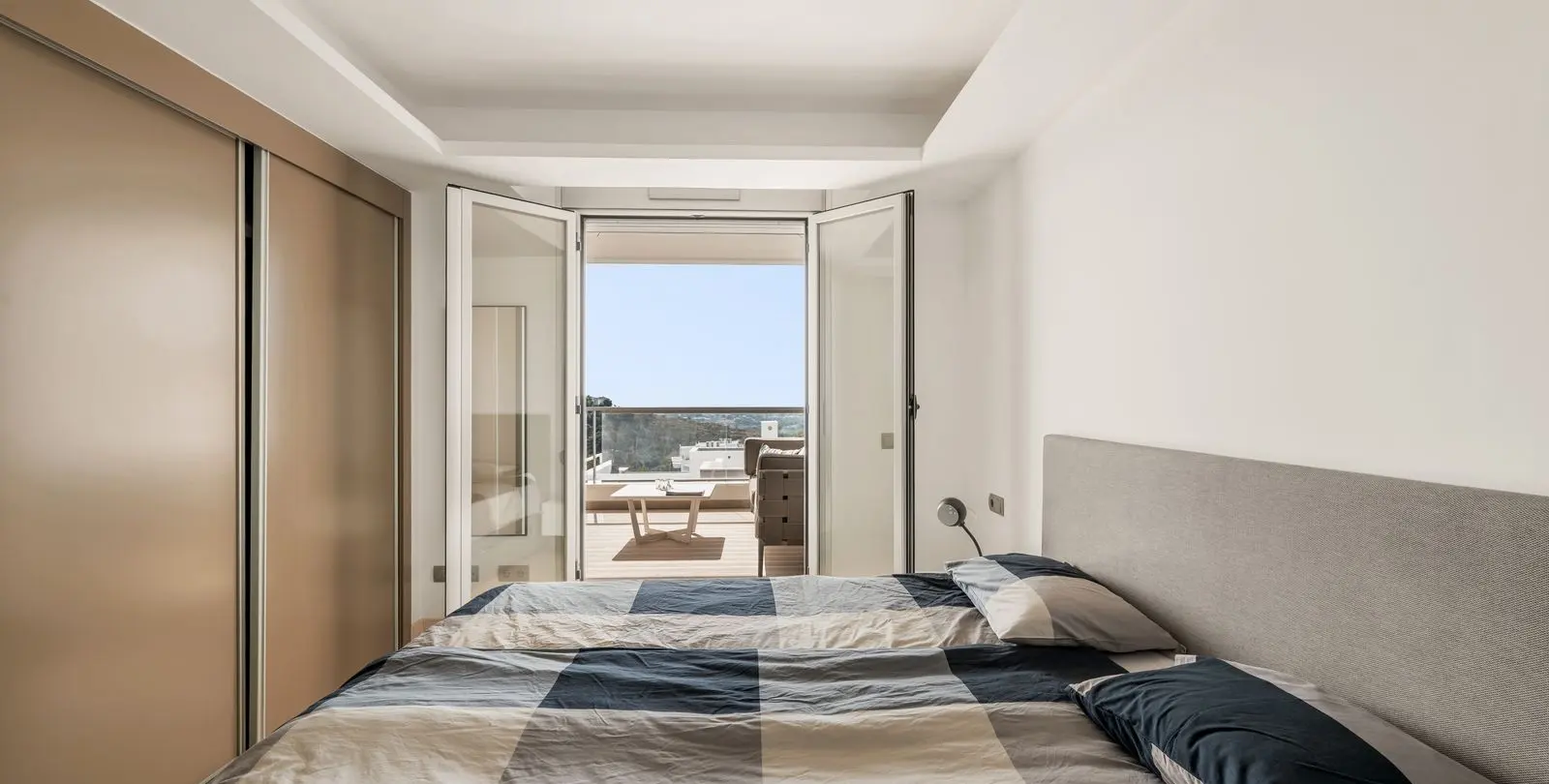 Venta de apartamento en planta media en Benahavís 21