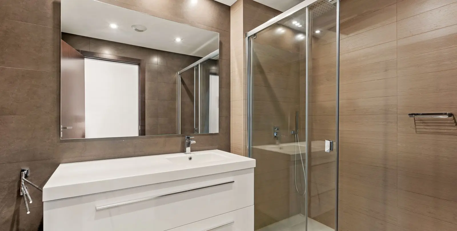 Venta de apartamento en planta media en Benahavís 22