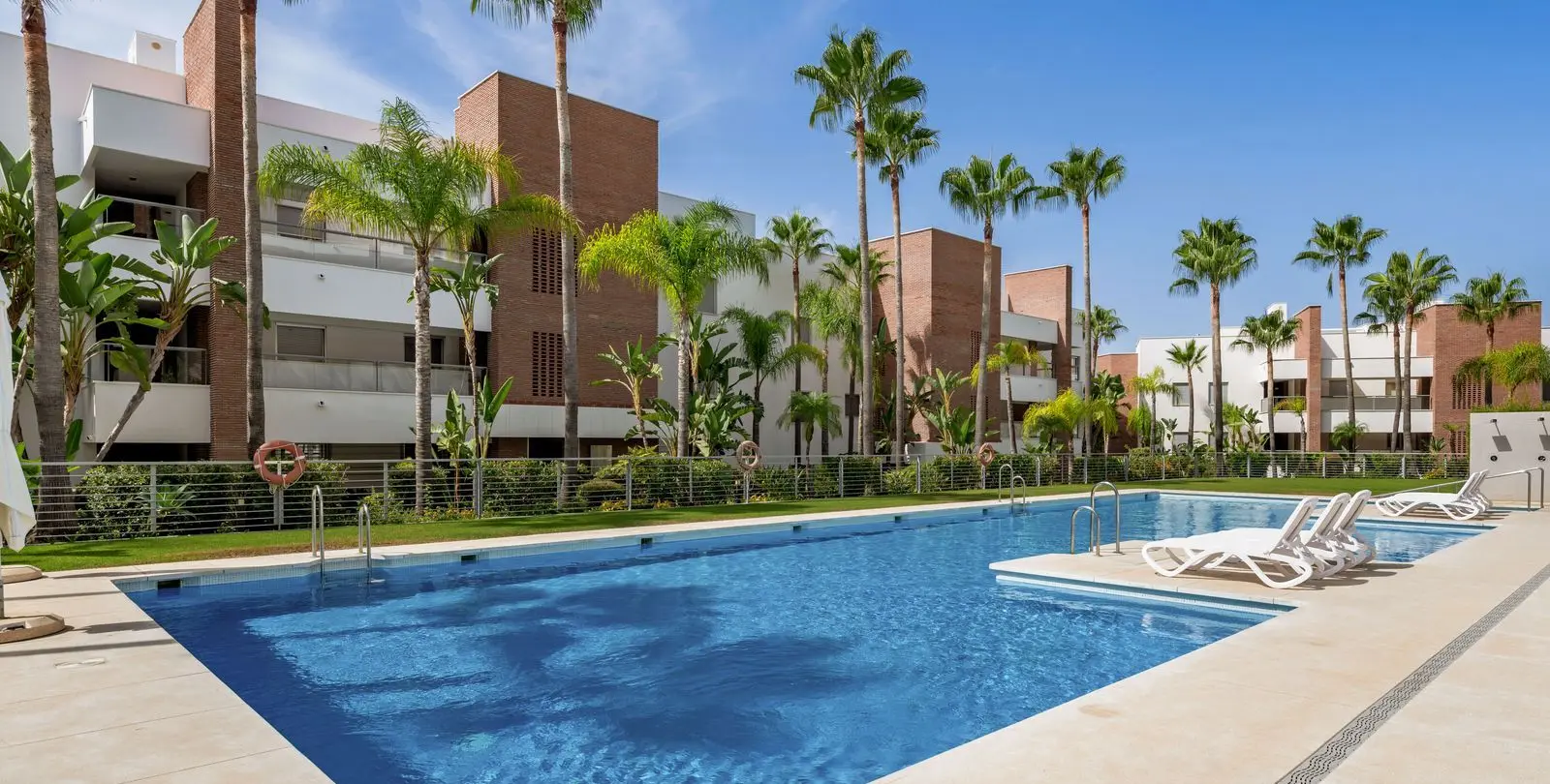 Venta de apartamento en planta media en Benahavís 31