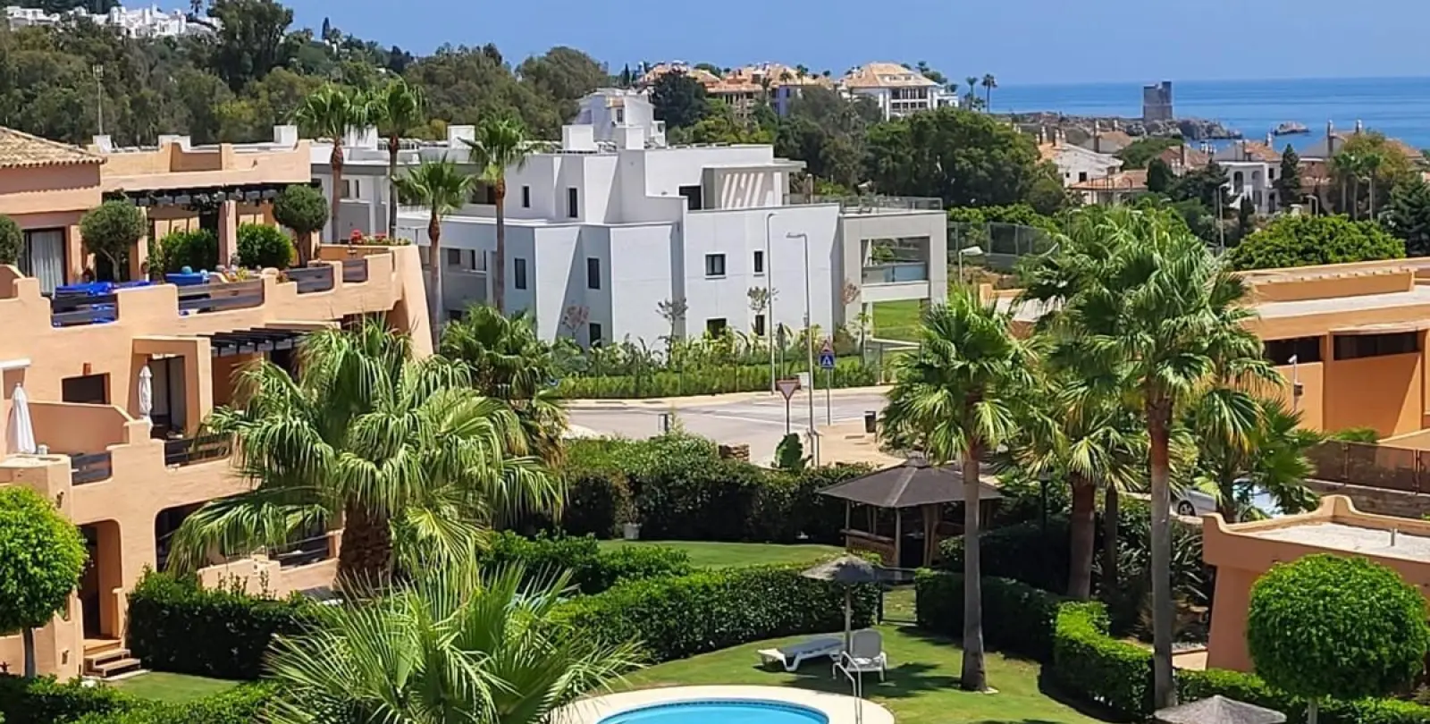 Sale of penthouse in Casares 1