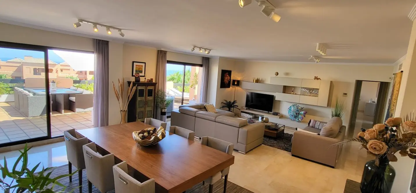 Sale of penthouse in Casares 1