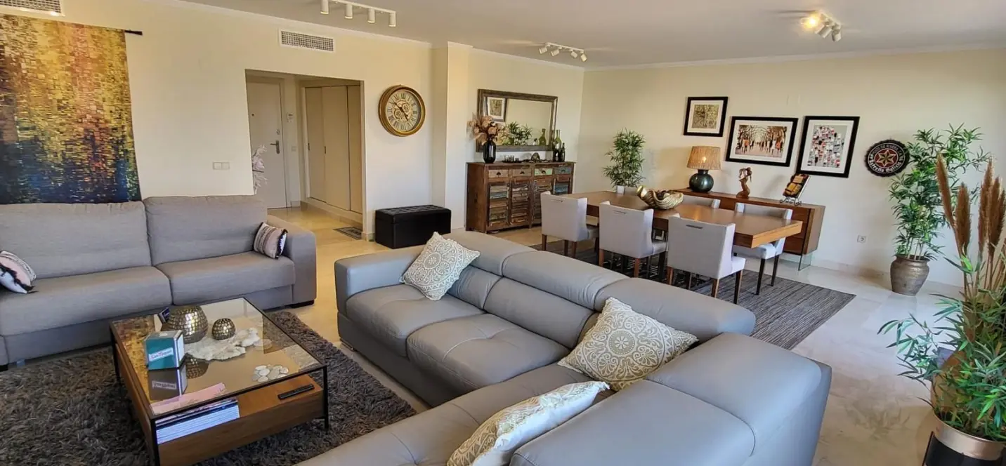 Sale of penthouse in Casares 2