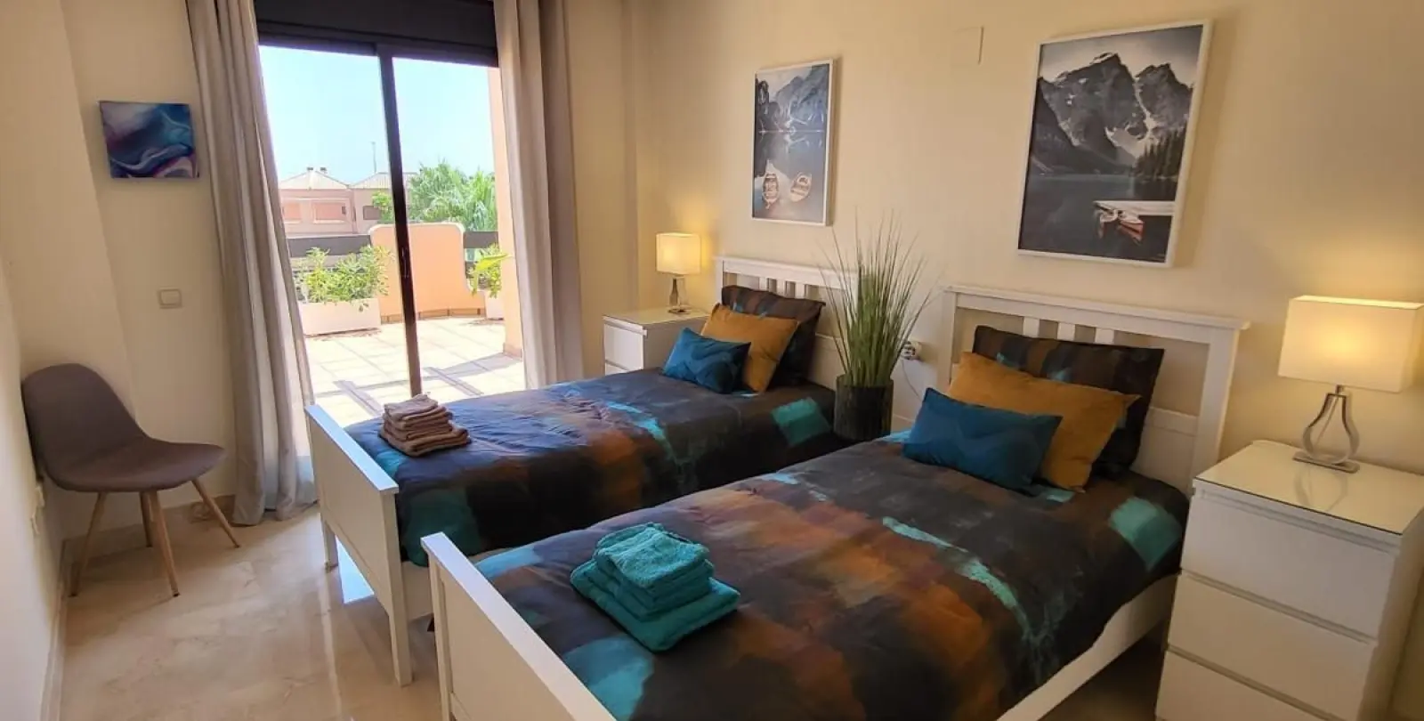 Sale of penthouse in Casares 16
