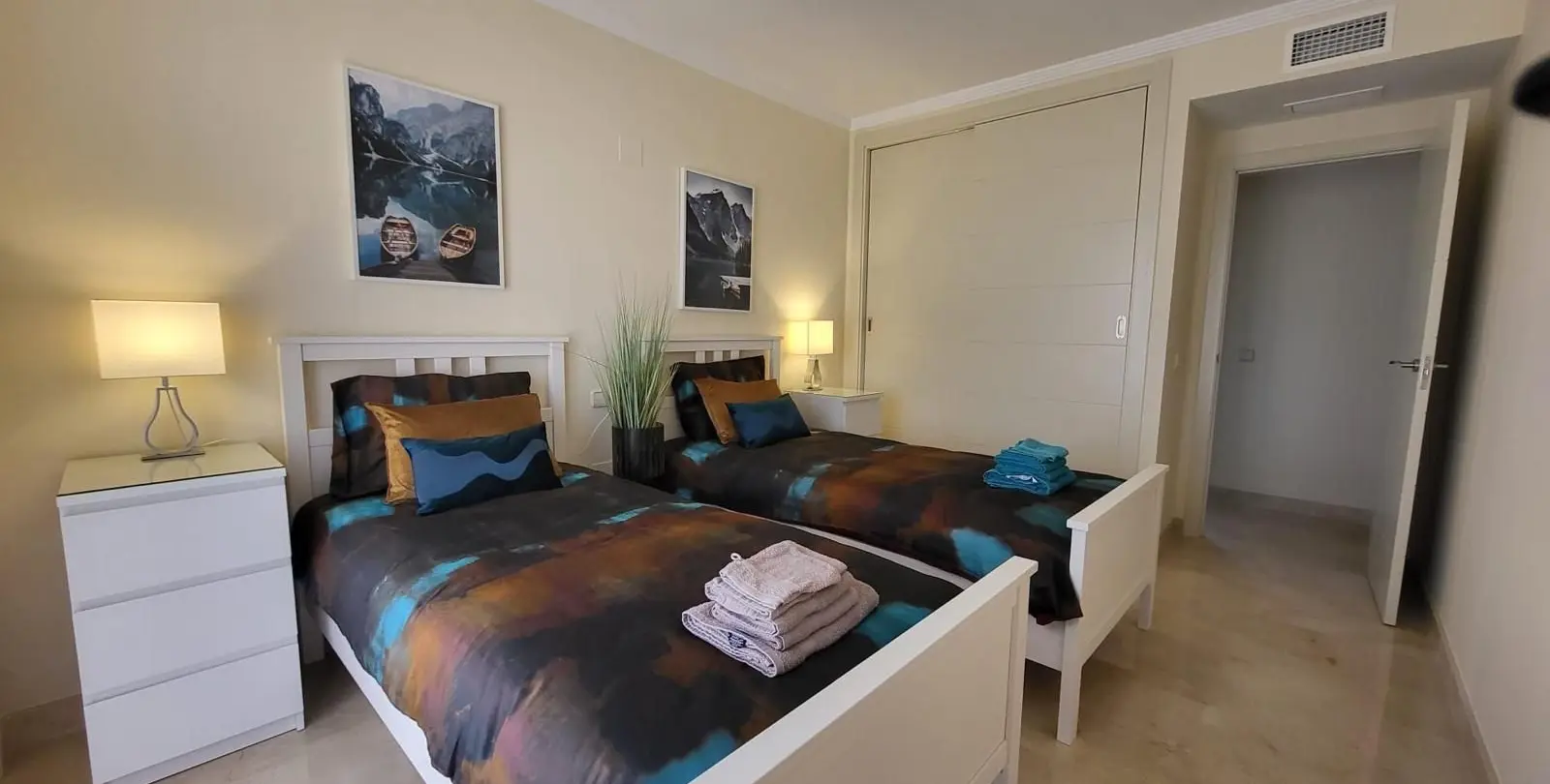 Sale of penthouse in Casares 17
