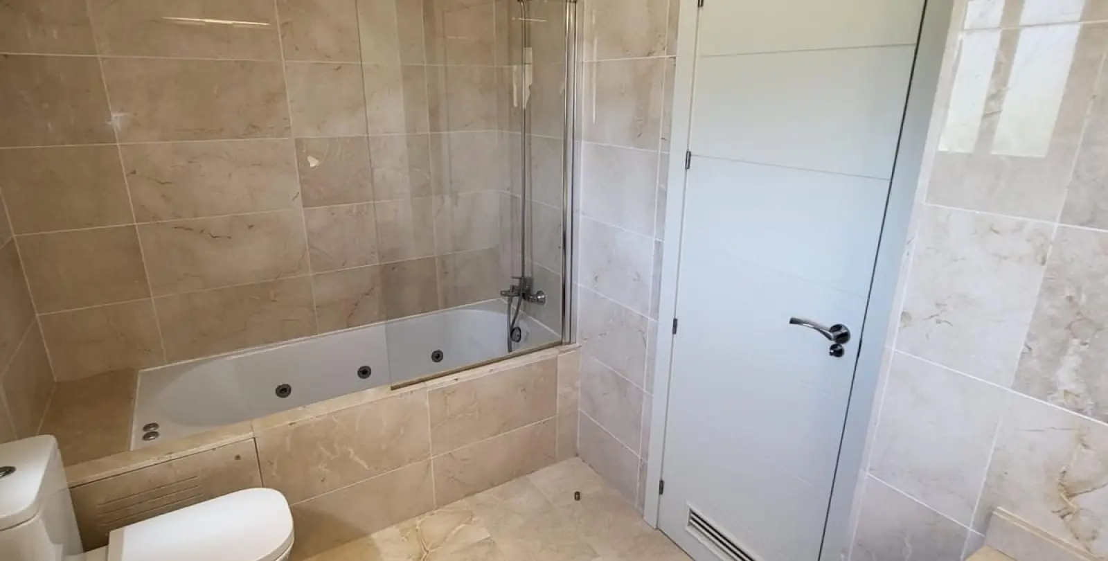 Sale of penthouse in Casares 22