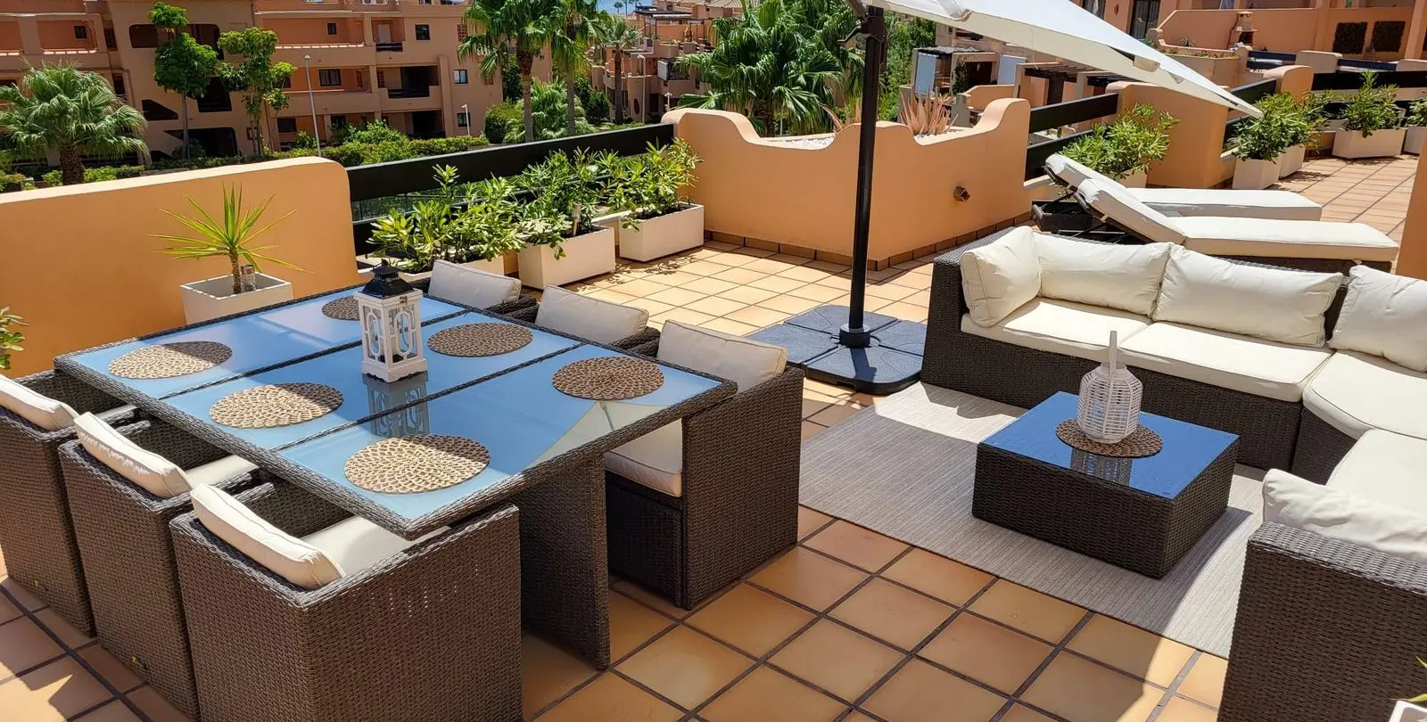 Sale of penthouse in Casares 26
