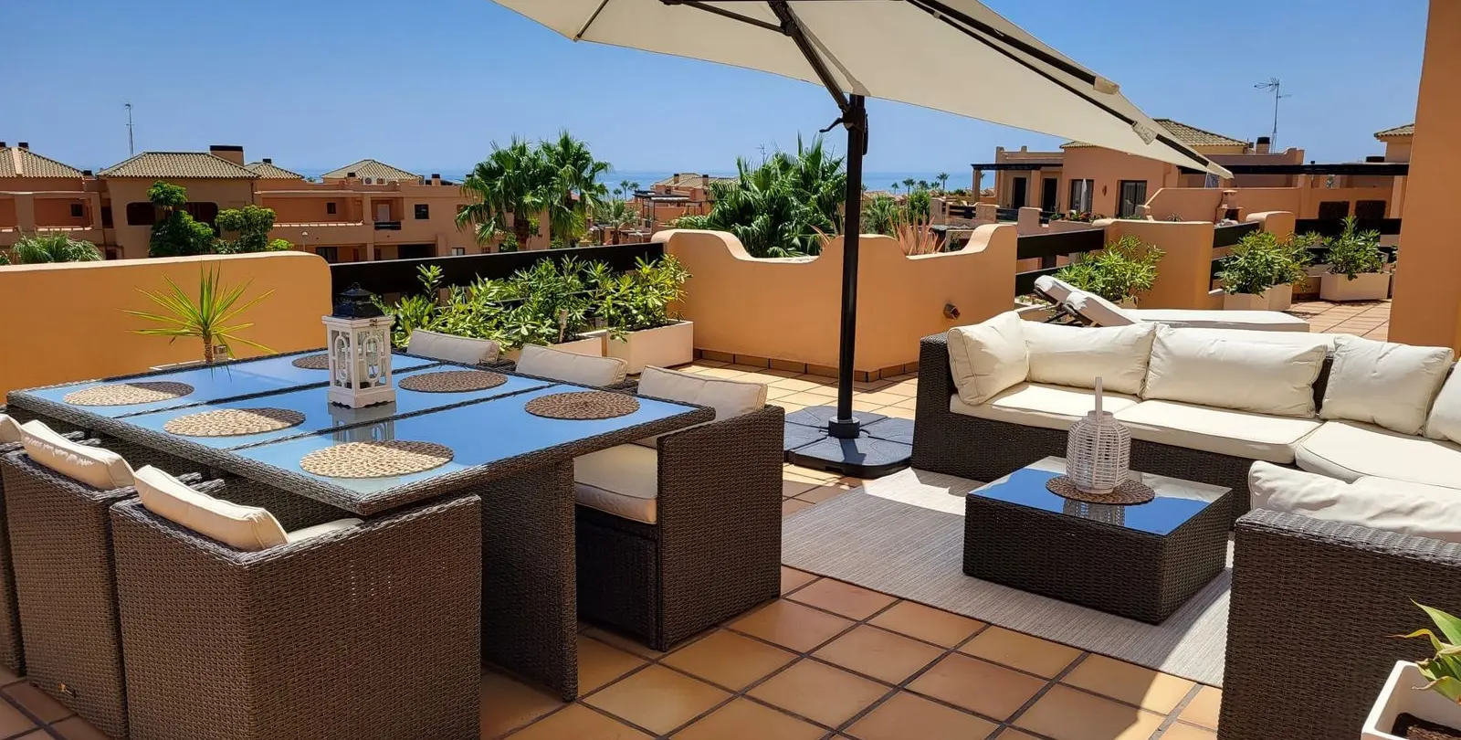 Sale of penthouse in Casares 27