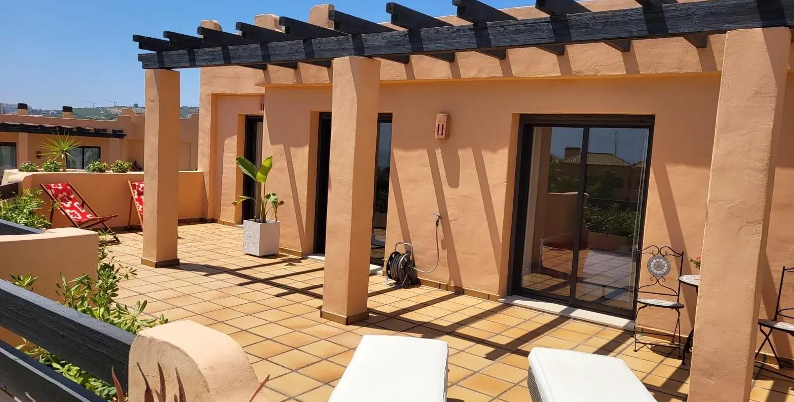 Sale of penthouse in Casares 29