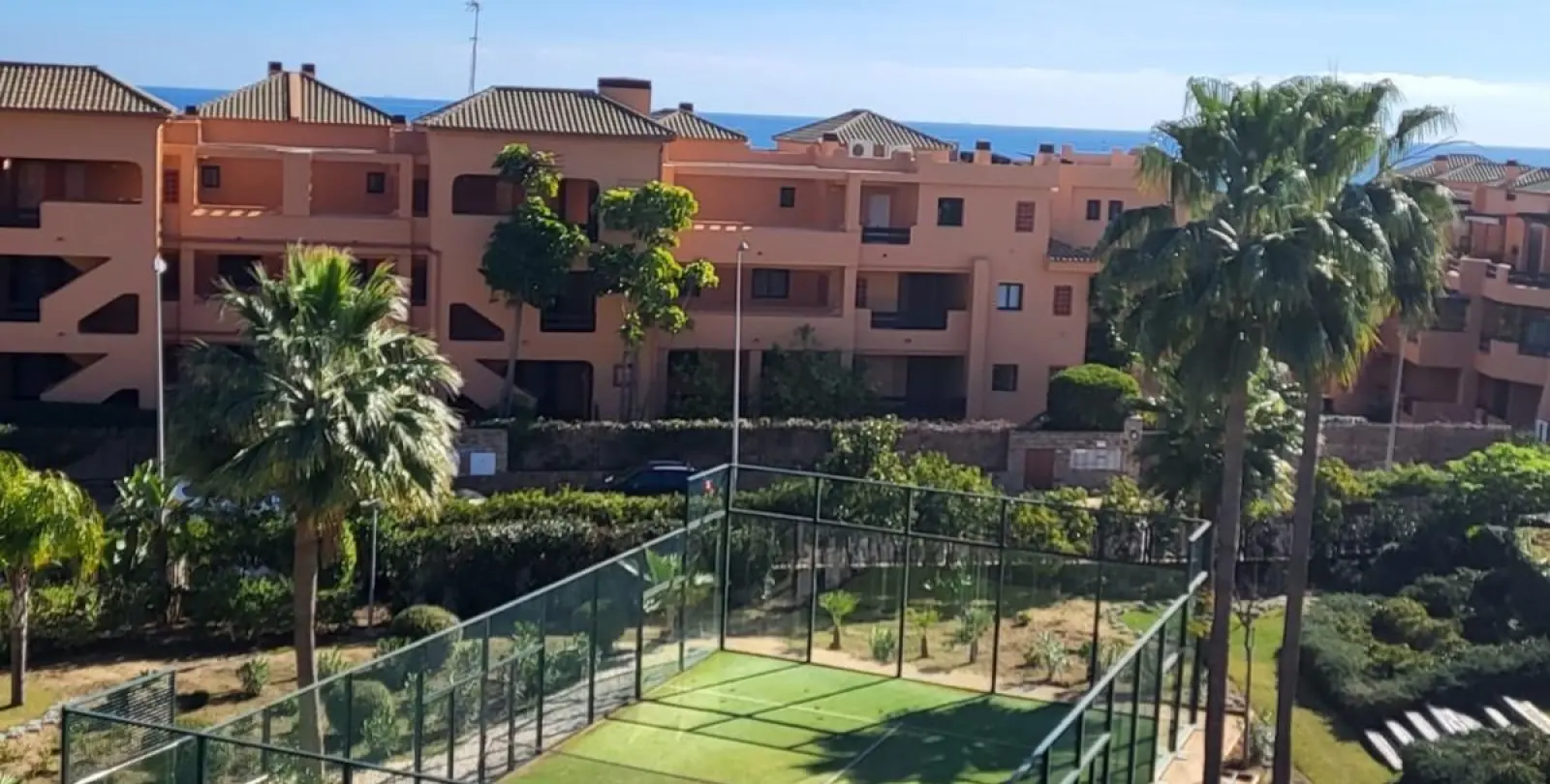 Sale of penthouse in Casares 33