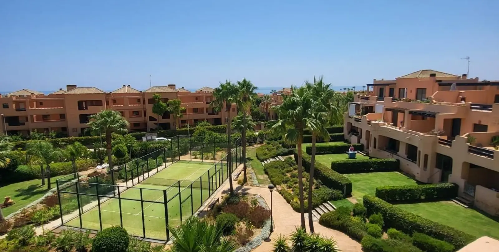 Sale of penthouse in Casares 37