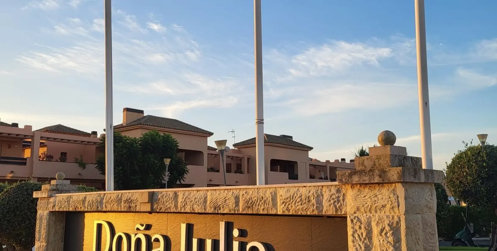 Sale of penthouse in Casares 47