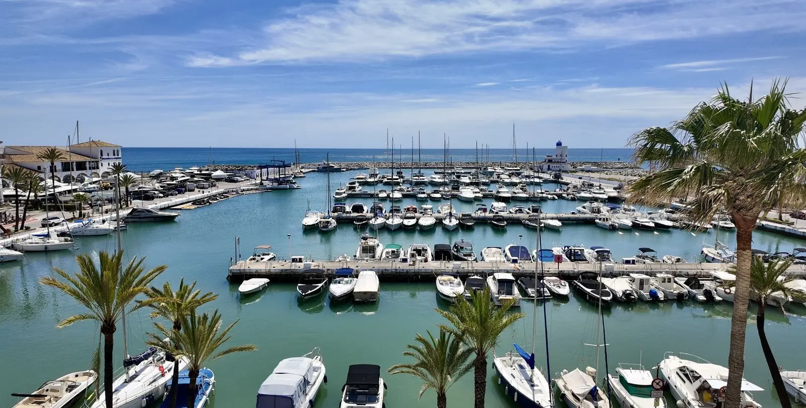 Sale of penthouse in Casares 57