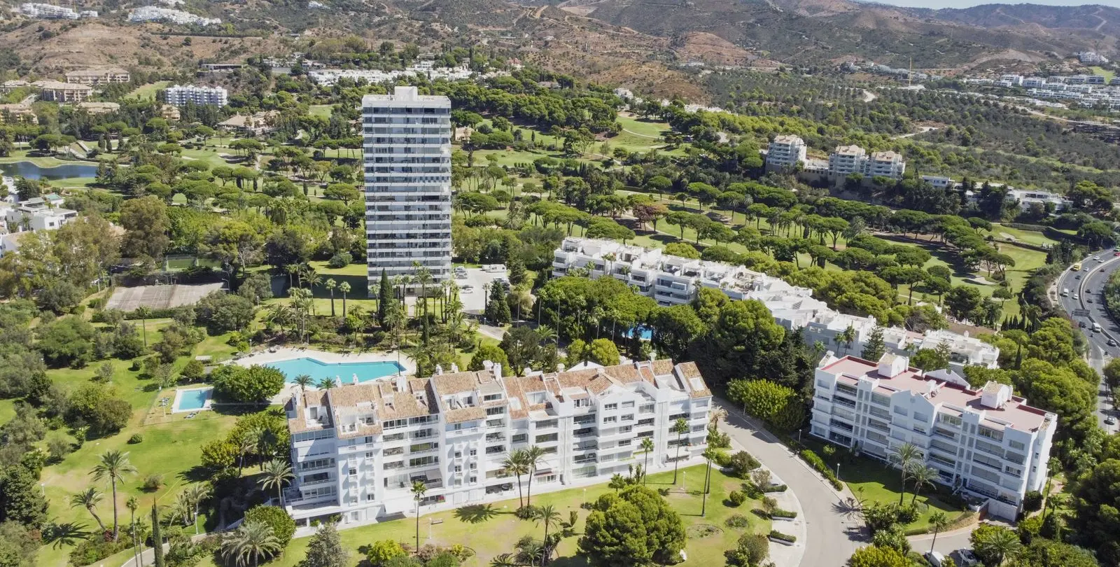 Venta de apartamento en planta media en Torre Real 1