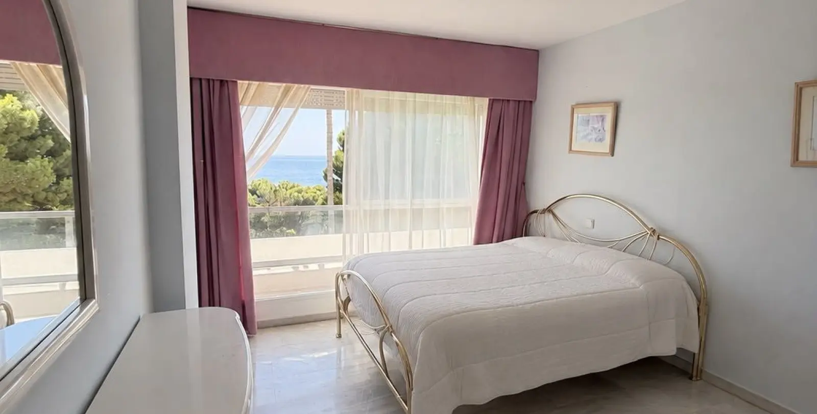 Venta de apartamento en planta media en Torre Real 6
