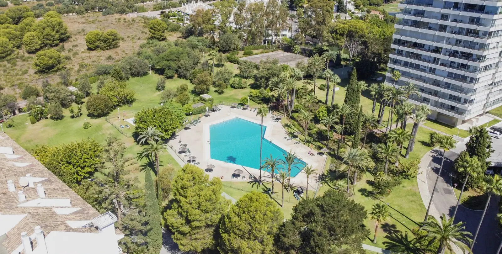 Venta de apartamento en planta media en Torre Real 8