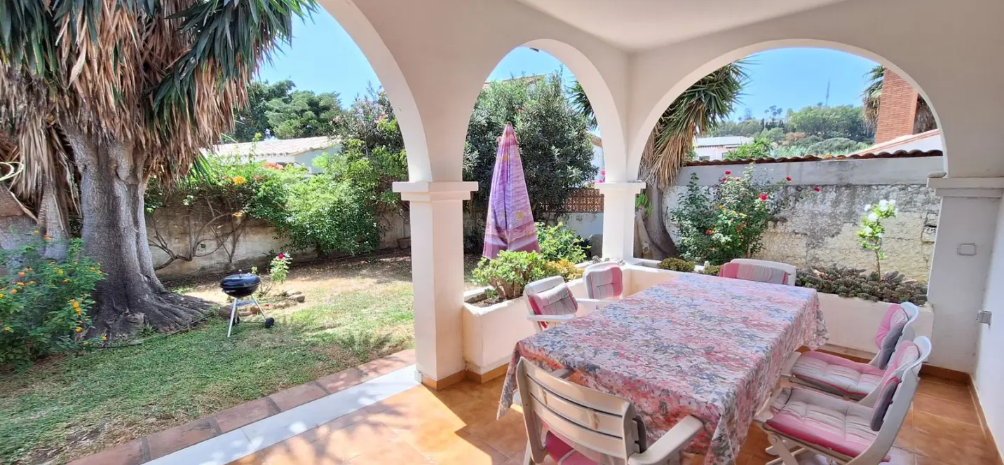 Venta de villa independiente en Estepona 1